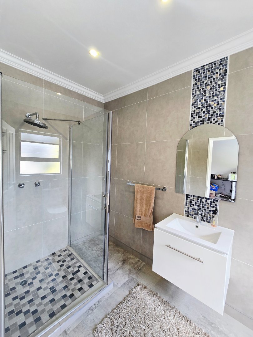 6 Bedroom Property for Sale in Wilkoppies North West